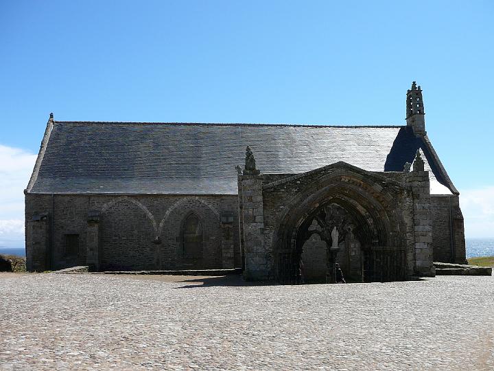 P1010793.JPG - Pointe de Saint-Mathieu, Kirche