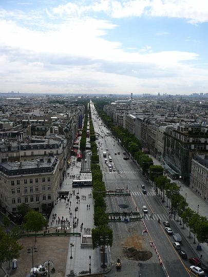 P1020014.JPG - Arc de Triomphe, Blick auf die Champs Elysées